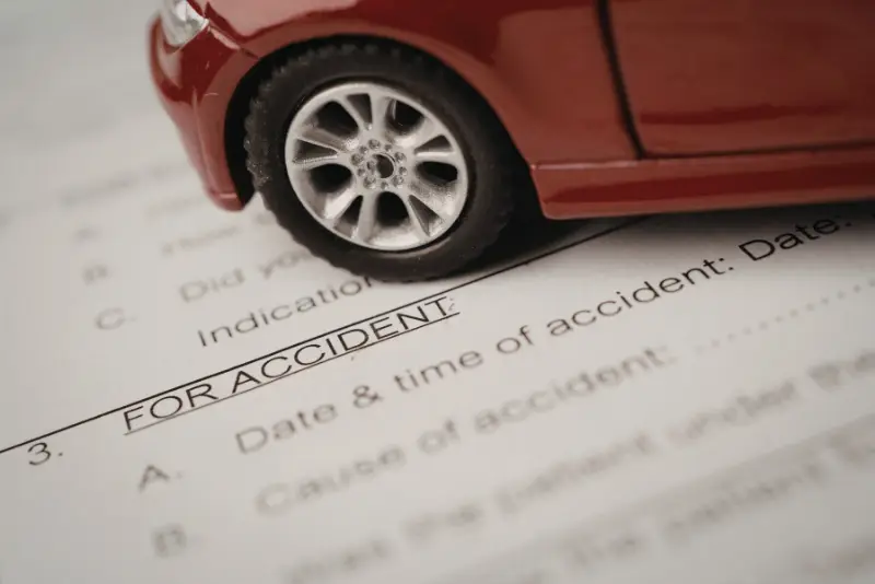 Legal consultation after auto accident focusing on compensation and recovery.