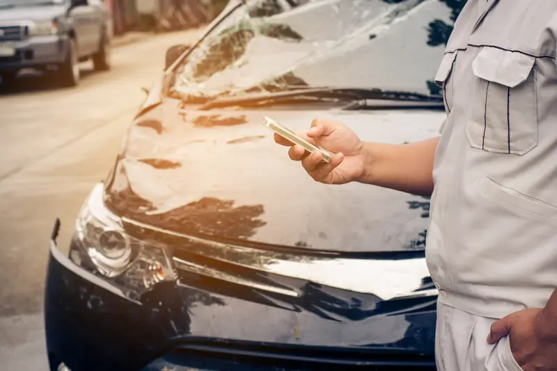 Injured driver consulting a personal injury attorney about a freeway accident settlement in California